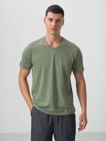 Tommy Life Shirt in Green: front
