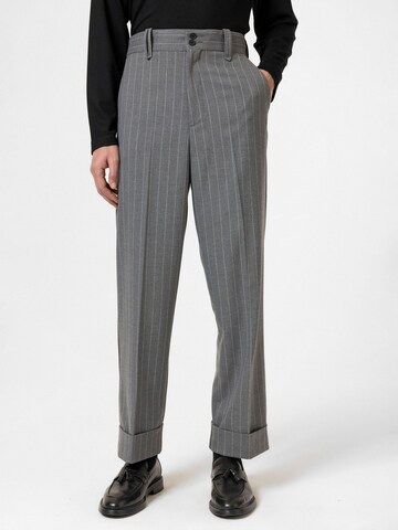 Loosefit Pantalon à plis 'Anselmo' Antioch en gris : devant
