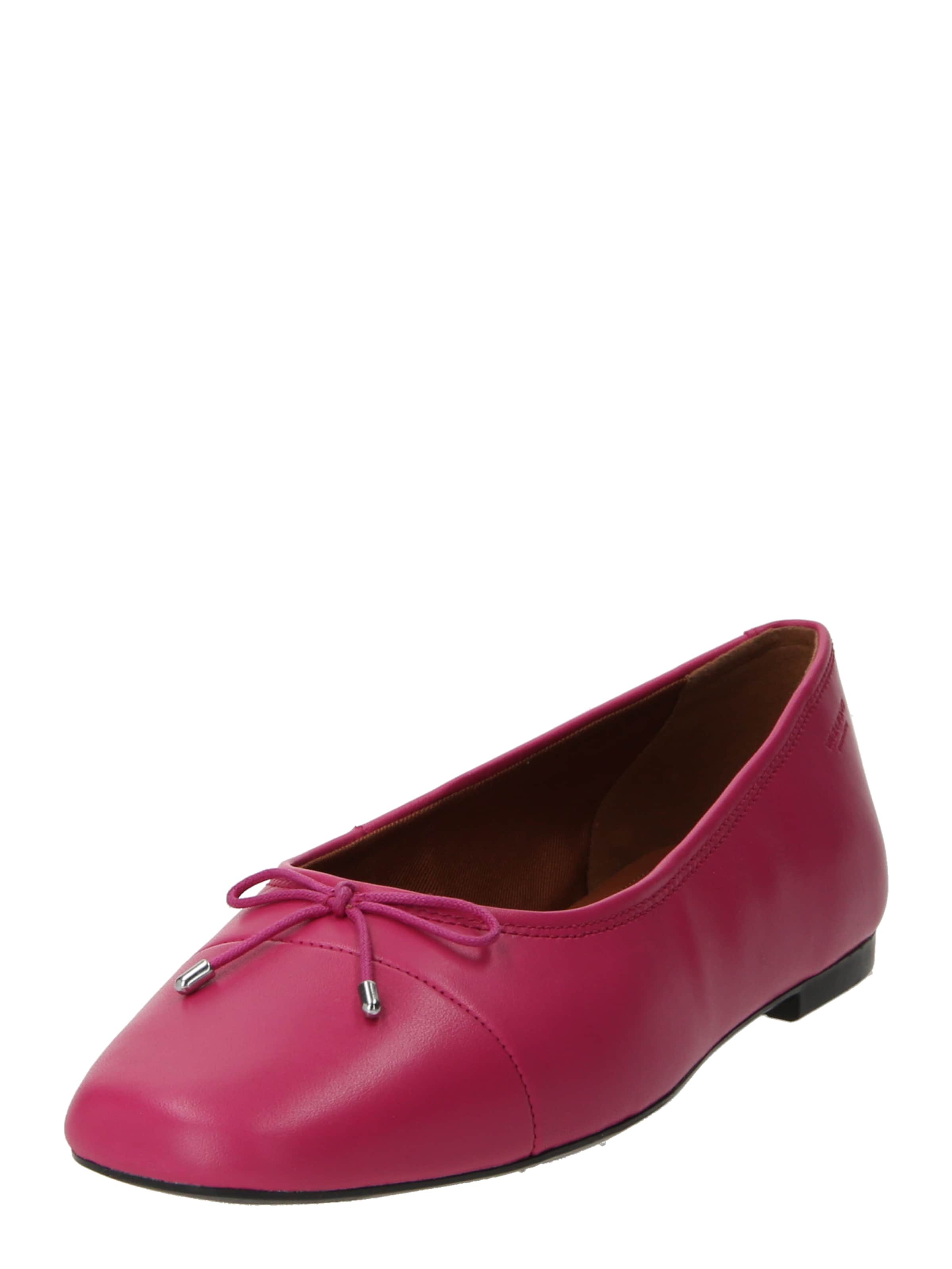 Balerini de la VAGABOND SHOEMAKERS pe roșu: față