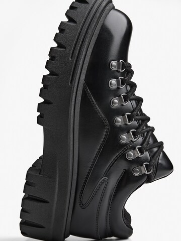 Bershka Schnürschuh 'ZAPATO NEW ROCK' in Schwarz