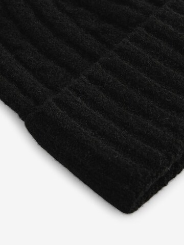 Next Beanie in Black