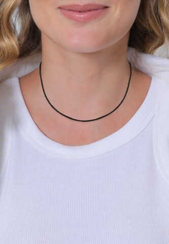 Nenalina Kette in Schwarz: Vorderseite
