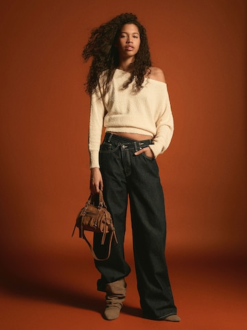 Poșete de la Bershka pe bej