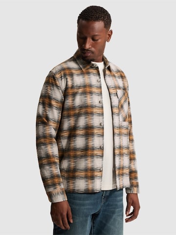 CAST IRON - Ajuste regular Camisa 'Overshirt with check pattern and button closure' en marrón: frente