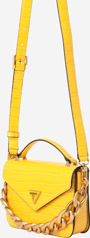 GUESS Käsilaukku 'RETOUR' värissä keltainen: edessä