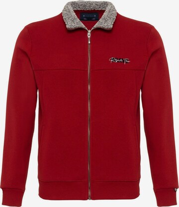 raudona Arma Kardiganas: priekis