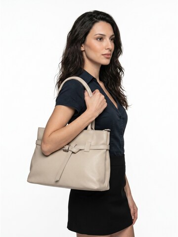 Cluty Handbag in Beige