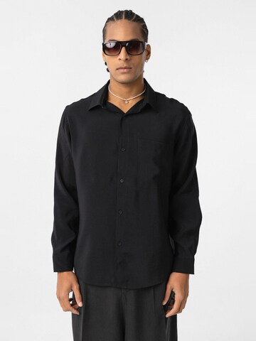 Dandalo Comfort fit Button Up Shirt in Black: front