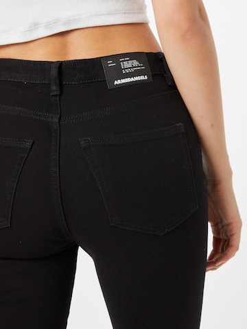 Slimfit Jeans 'Leja' di ARMEDANGELS in nero