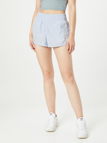 Varley Regular Shorts in Blau: predná strana