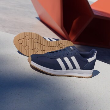 mėlyna ADIDAS PERFORMANCE Sportbačiai be auliuko 'Run 70s'