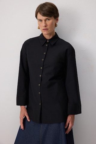 Touche Prive Blouse in Zwart: voorkant