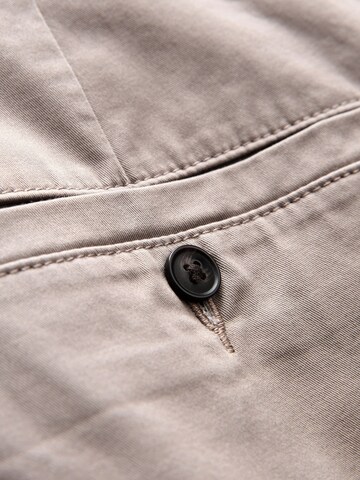 Next - regular Pantalón chino en gris