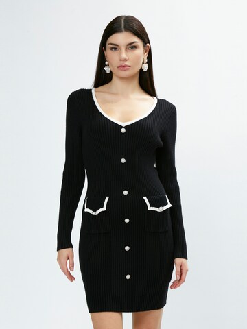 Influencer Dress in Black: front