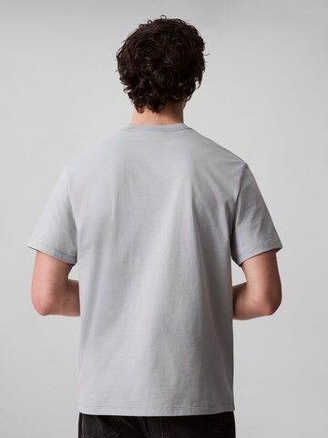 Calvin Klein Jeans T-shirt i grå