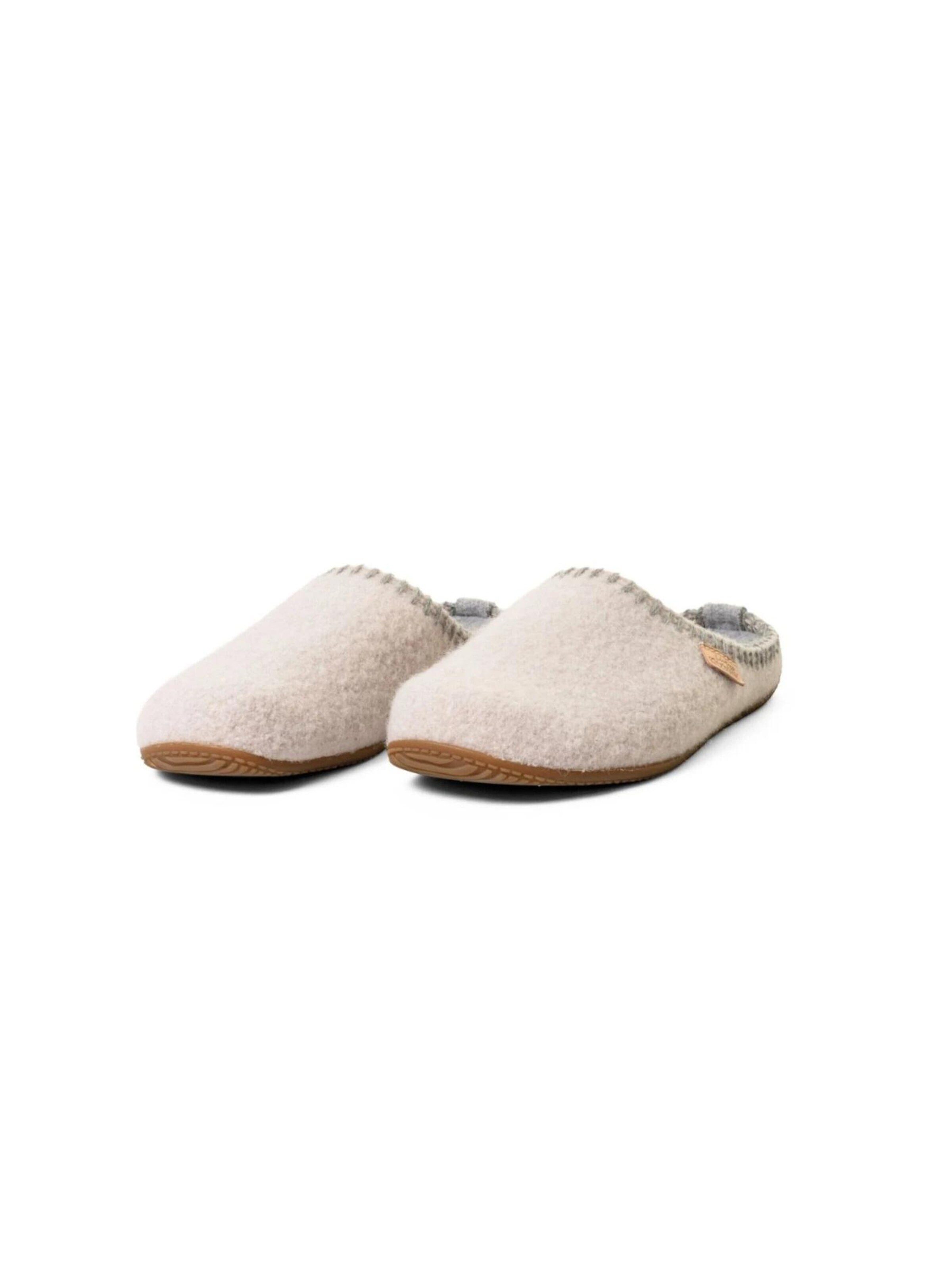 Living Kitzbühel Slippers 'Wilder Kaiser Wilder Kaiser' in Beige: front
