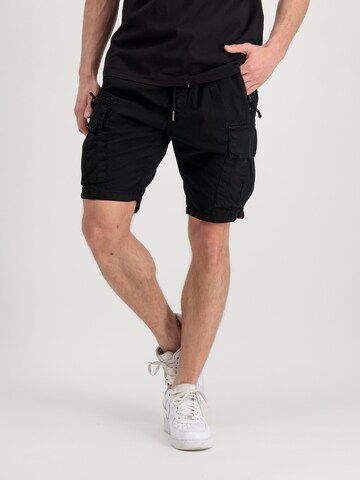 ALPHA INDUSTRIES Regular Shorts in Schwarz: predná strana