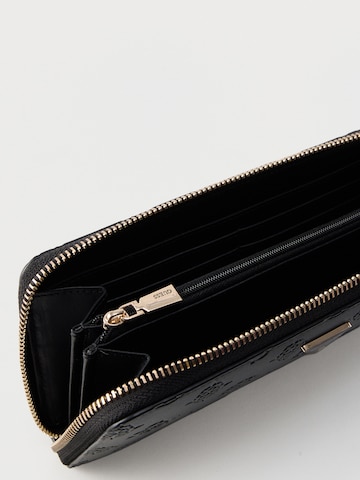 GUESS Wallet 'DIANA' in Black