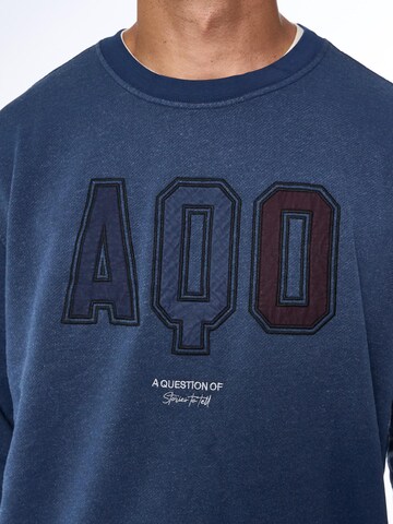 A Question Of (AQO) Sweatshirt 'Sky Captain' i blå