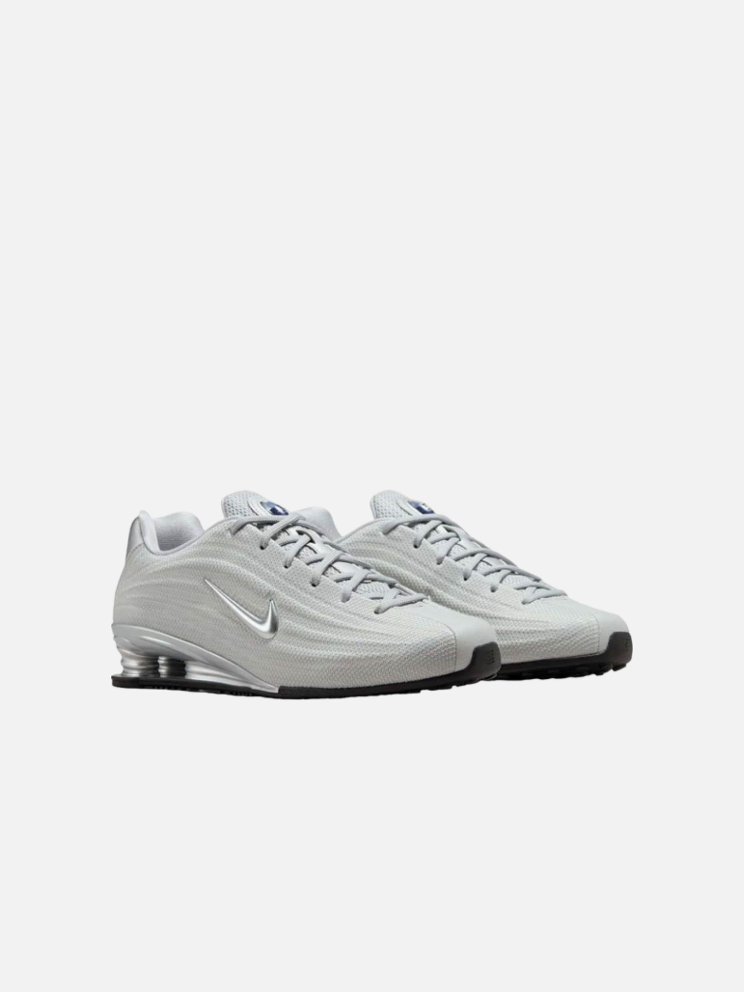 Sneaker bassa 'Nike Shox Z Metallic Silver' di NIKE in grigio