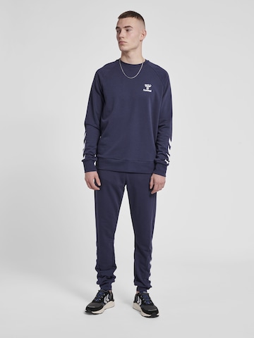 Hummel Tapered Sporthose in Blau