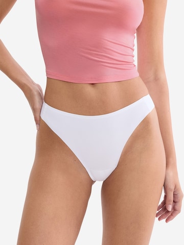 TRIUMPH String ' Red Label Smart Invisible ' in Weiß: Vorderseite