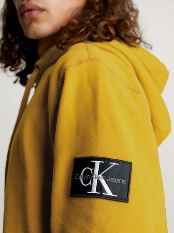 Sweat-shirt Calvin Klein Jeans en jaune