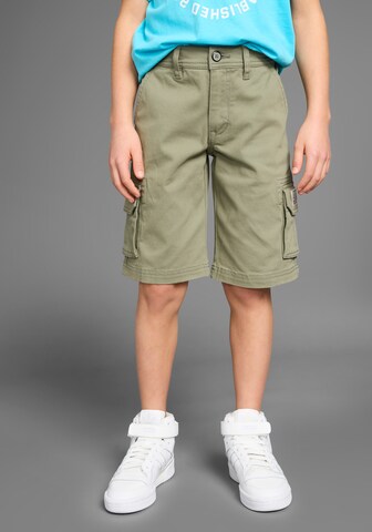 DELMAO Regular Pants in Green: front