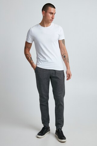 11 Project Tapered Broek 'OLE' in Grijs