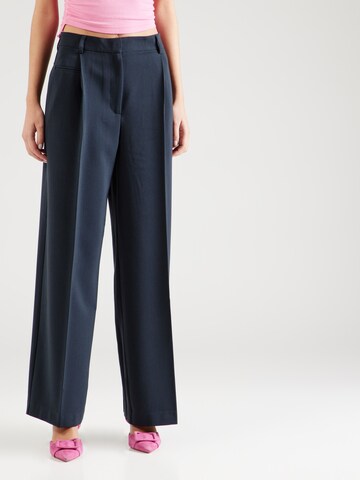 TOPSHOP Loose fit Pleated Pants in Blue: front