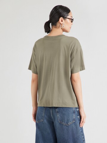 žalia Lee Marškinėliai: galas