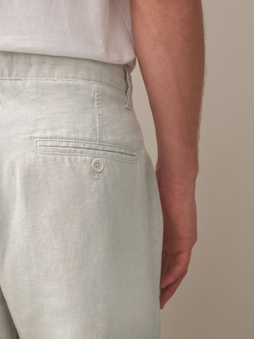 Coupe slim Pantalon chino Next en gris