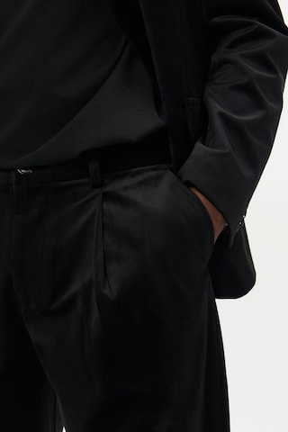 Matinique Slimfit Bukser med lægfolder 'Kian ' i sort