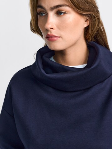 Rich & Royal Свитшот в Синий