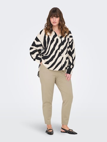 Slimfit Pantaloni 'GOLDTRASH' di ONLY Carmakoma in beige