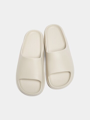 Pull&Bear Pantolette in Weiß