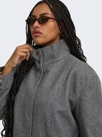 ONLY Carmakoma - Chaqueta de entretiempo 'CARASTA' en gris
