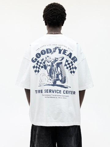 Pull&Bear Shirt in White: front