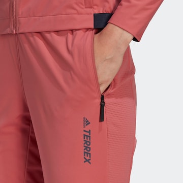 Coupe slim Pantalon outdoor 'Xperior' ADIDAS TERREX en rouge