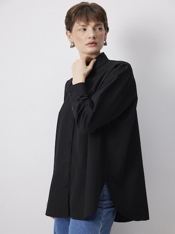 Touche Prive Shirt in Black