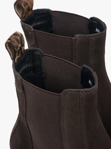 Estro Chelsea boots '09-3557' in Bruin