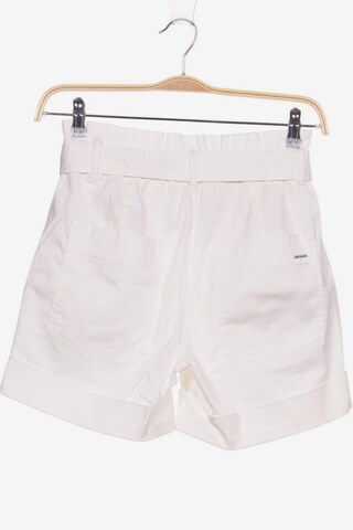 COMMA Shorts in XS in White