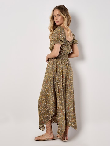 Robe Apricot en vert