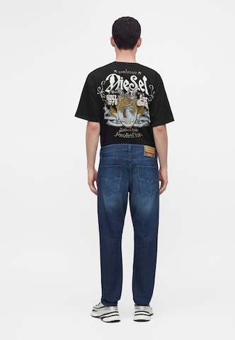 DIESEL Regular Jeans '1986 LARKEE-BEEX' in Blauw