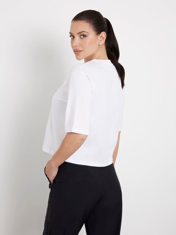 GUESS Тениска 'AURELIE' в бяло