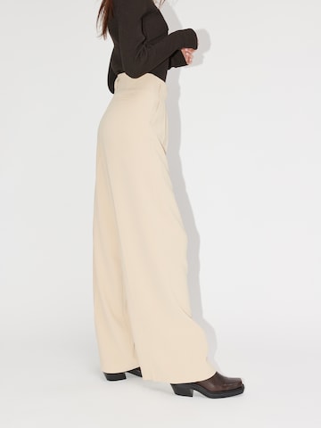 LeGer by Lena Gercke Zvonové kalhoty Kalhoty se sklady v pase 'Camilla' – béžová: boční strana