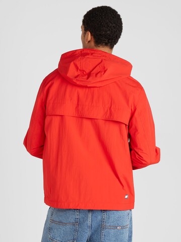 Tommy Jeans Tussenparka 'CHICAGO' in Rood