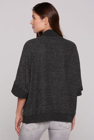 Soccx Oversized Pullover mit Stehkragen und Taschen in Schwarz