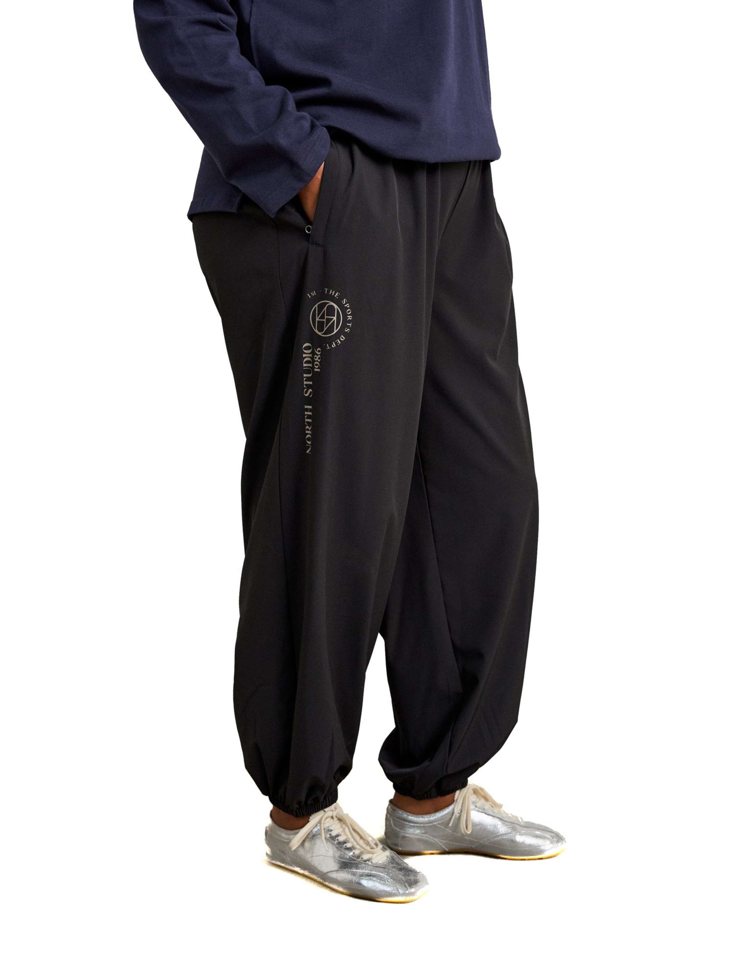 Active by Zizzi - Loosefit Pantalón deportivo 'CLARA' en negro: frente