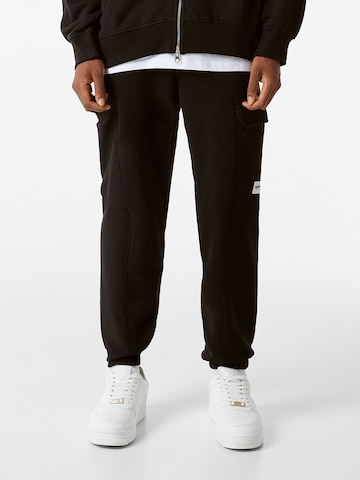 Effilé Pantalon cargo Bershka en noir : devant